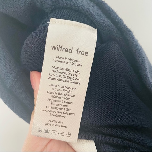 ARITZIA Wilfred Knit Navy Pencil Skirt with half slit - Picture 6 of 6